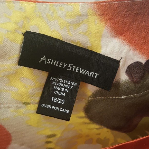 Blouse - Picture 2 of 3